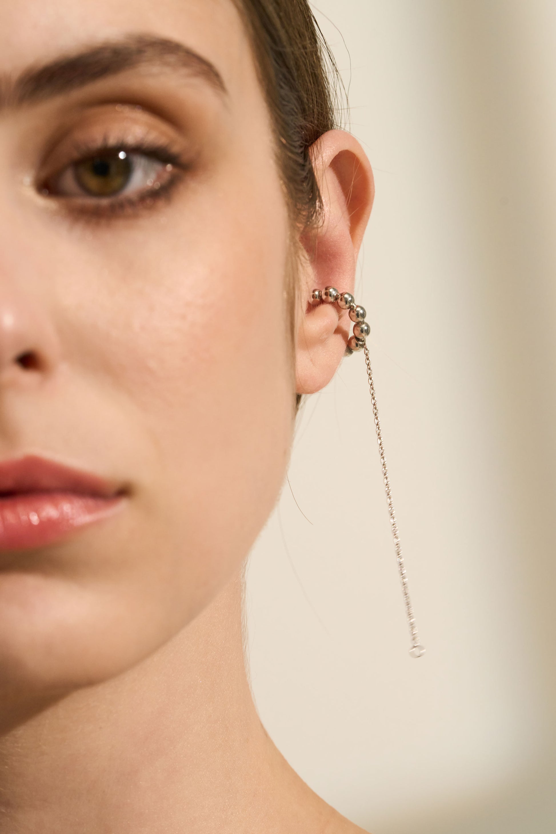 BOLA EAR CUFF WITH CHAIN IN STERLING SILVER
