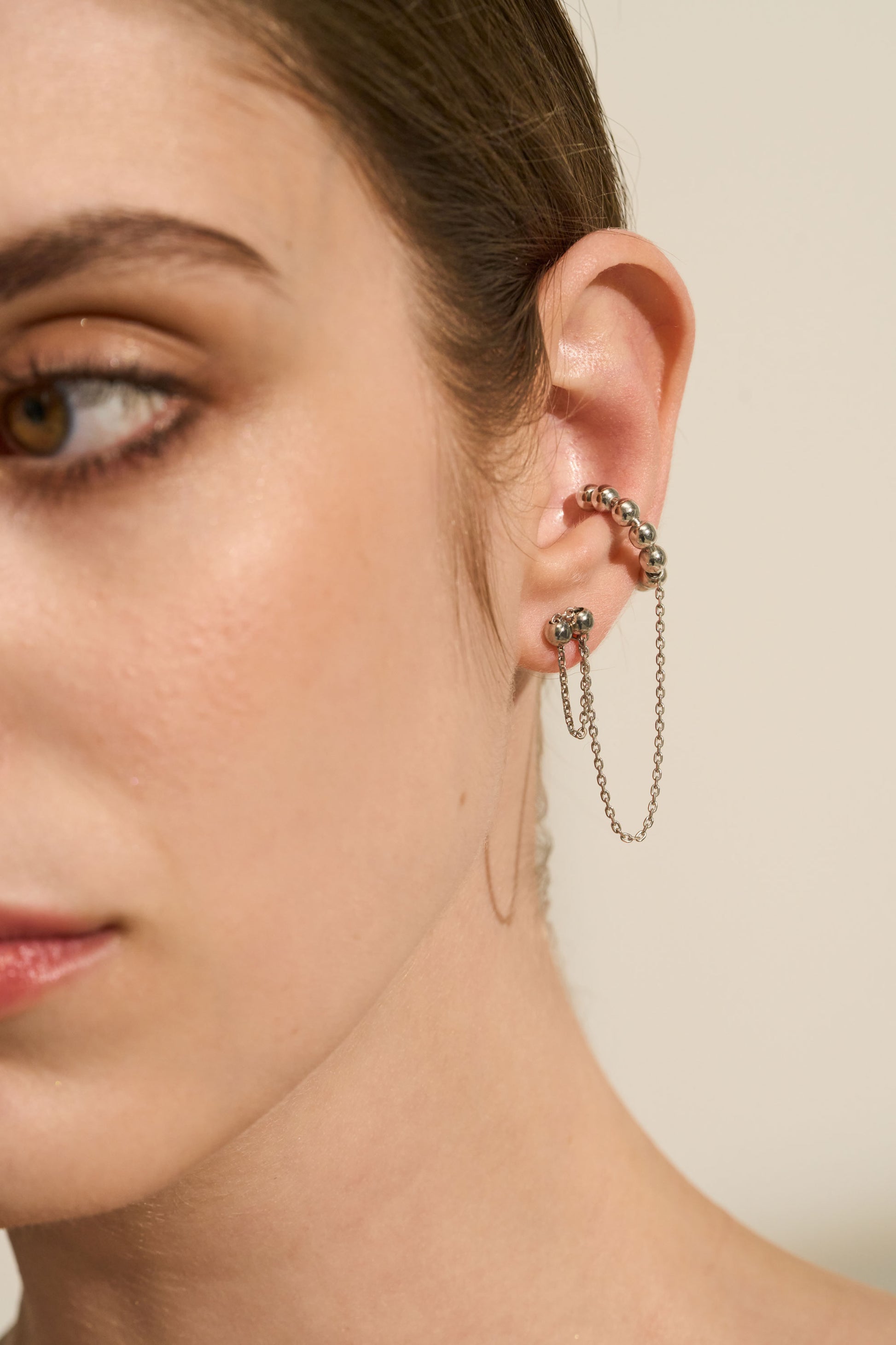 BOLA EAR CUFF WITH CHAIN IN STERLING SILVER