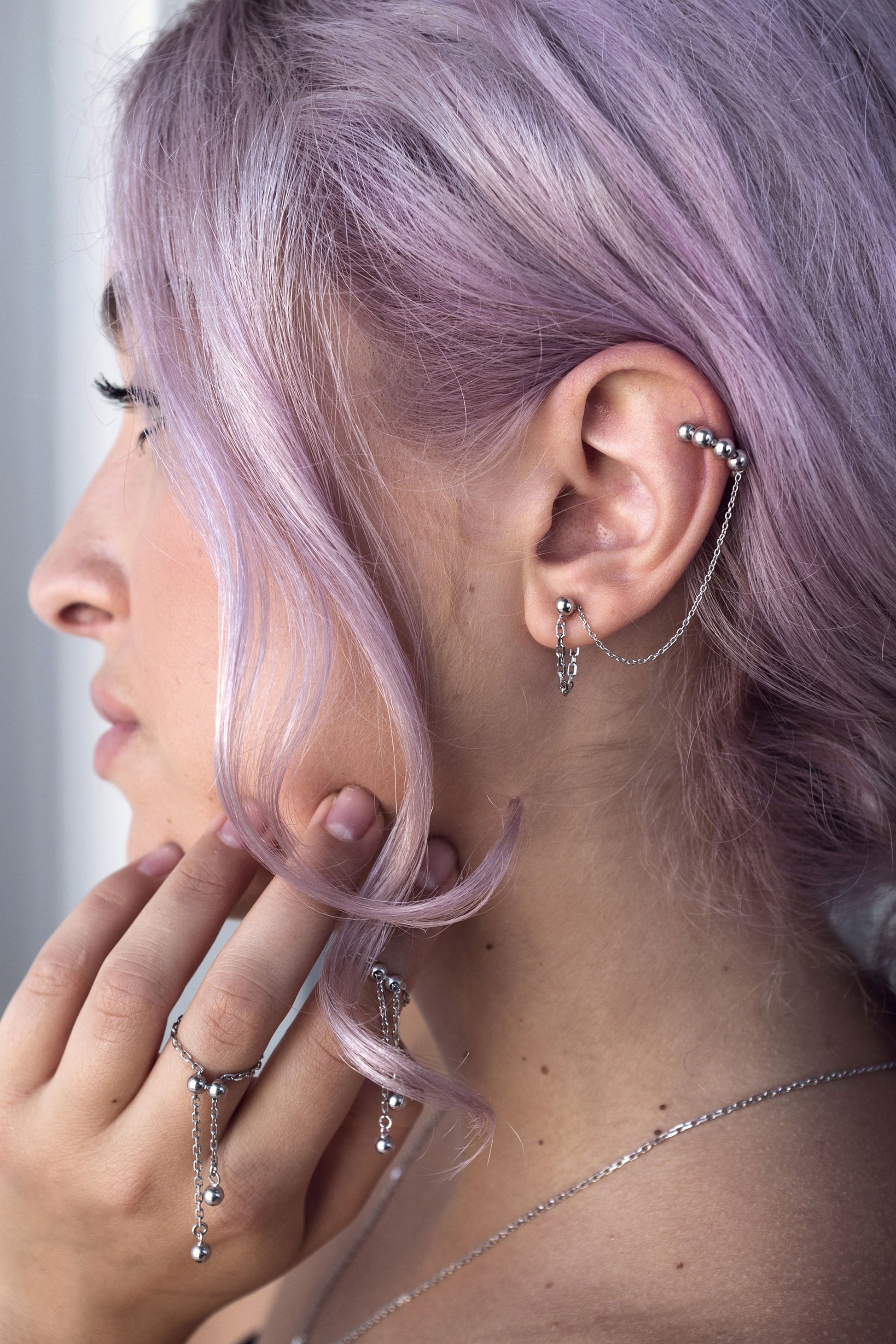 BOLA EAR CUFF WITH CHAIN IN STERLING SILVER