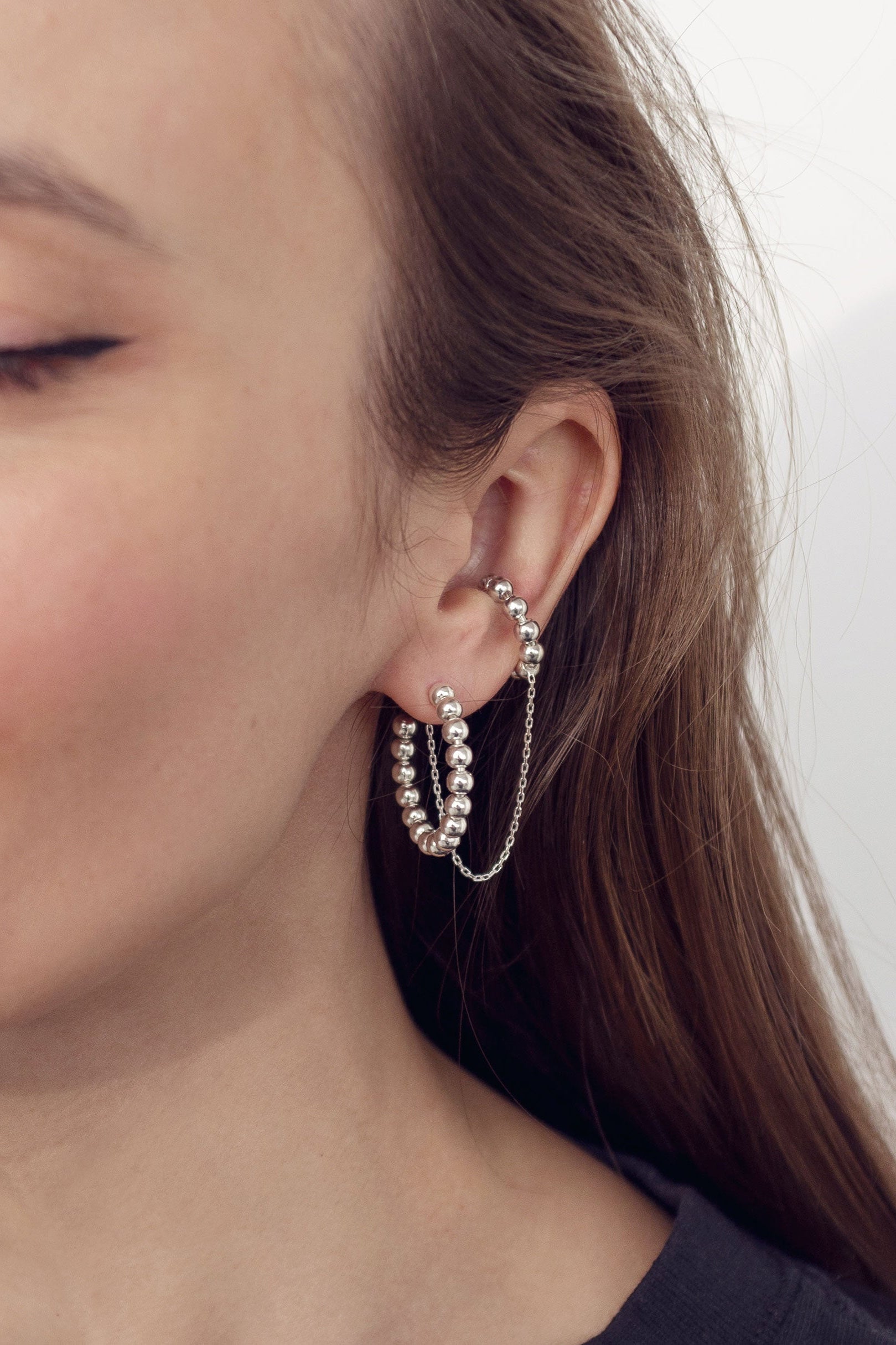 BOLA EAR CUFF WITH CHAIN IN STERLING SILVER