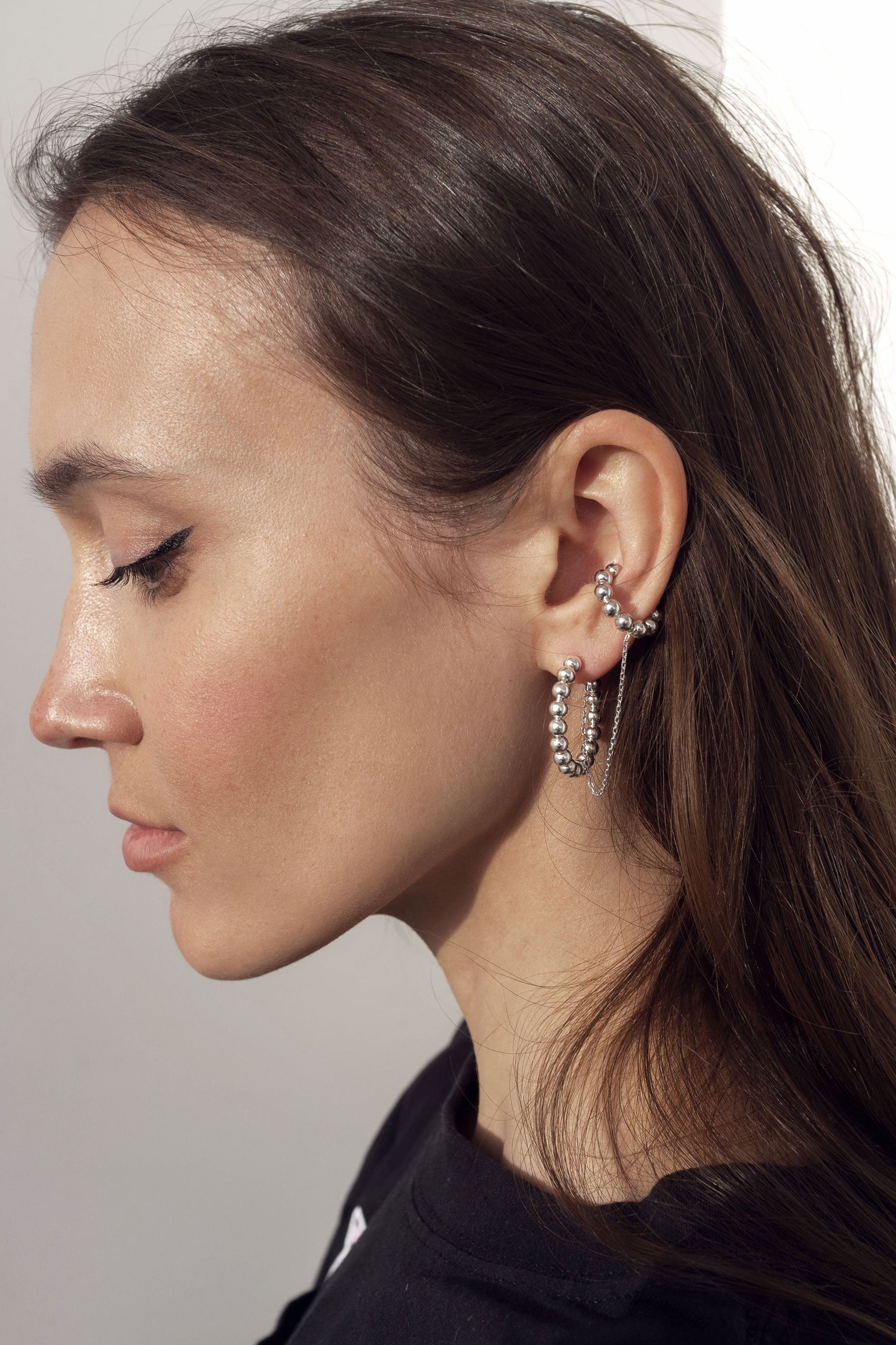 BOLA EAR CUFF WITH CHAIN IN STERLING SILVER