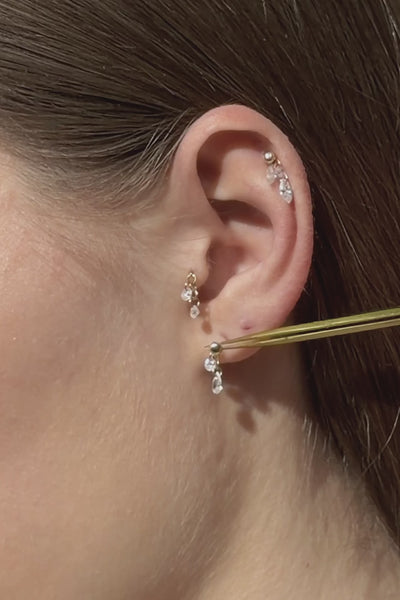 Reversible pear-shaped earring on the ear